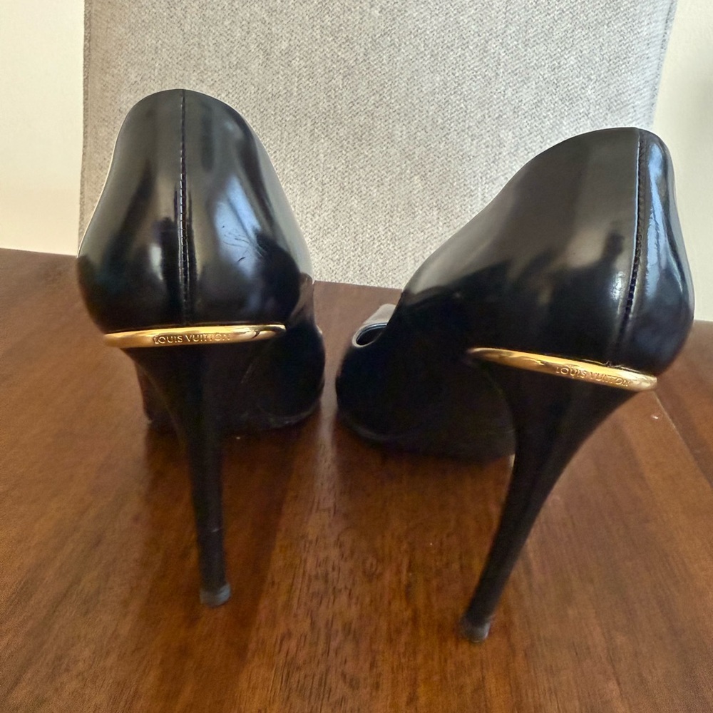 Louis Vuitton Sleek Black Pointed Heels - Picture 3 of 9